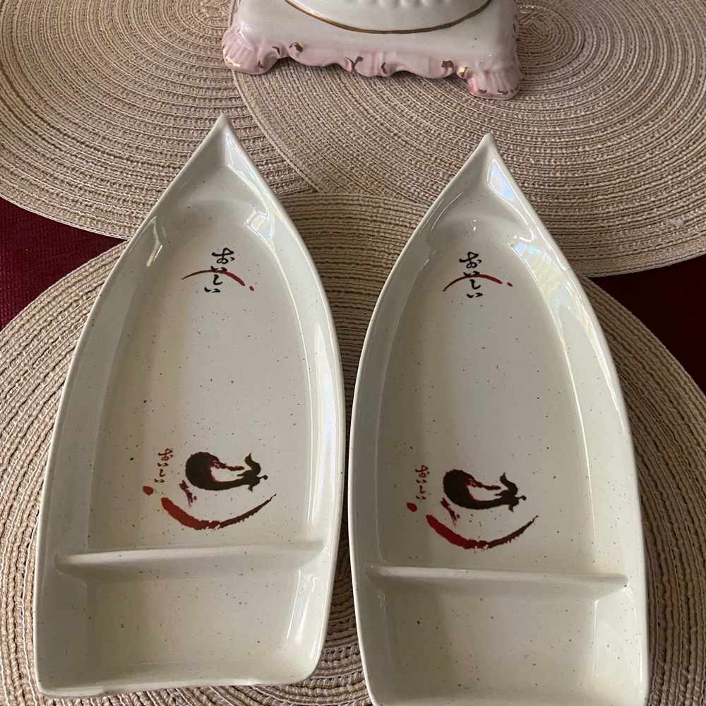2PC. Lot SUSHI Boat Plates